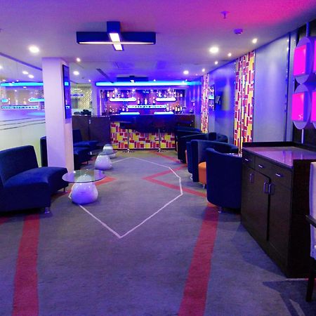 The Byke Suraj Plaza Pure Veg, Thane Buitenkant foto