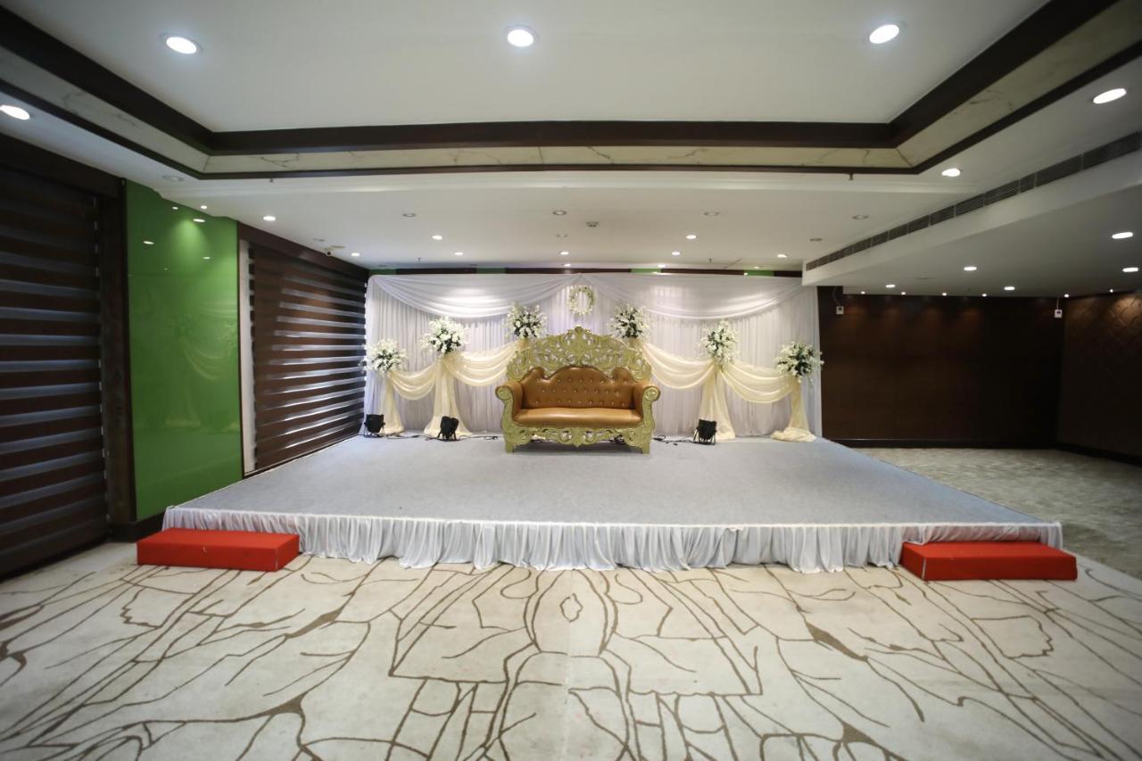 The Byke Suraj Plaza Pure Veg, Thane Buitenkant foto