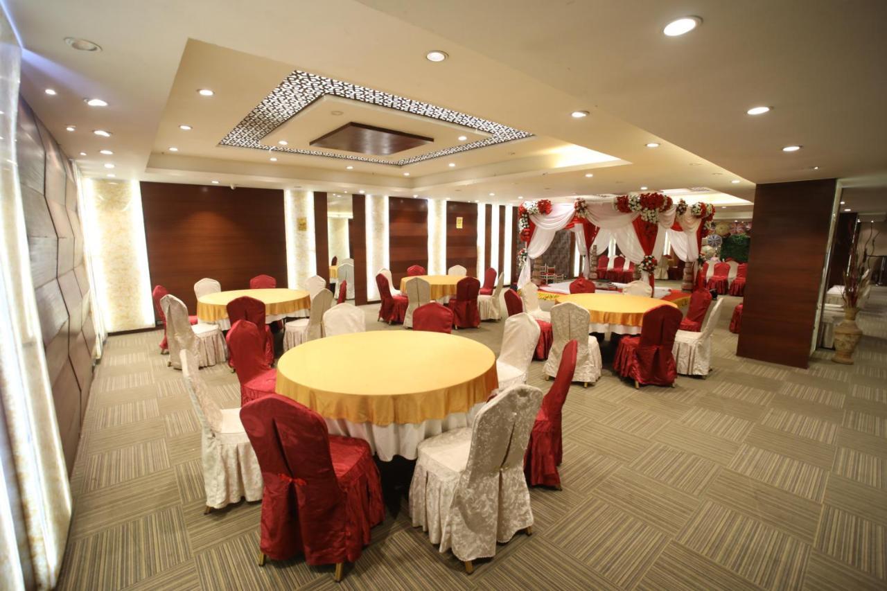 The Byke Suraj Plaza Pure Veg, Thane Buitenkant foto