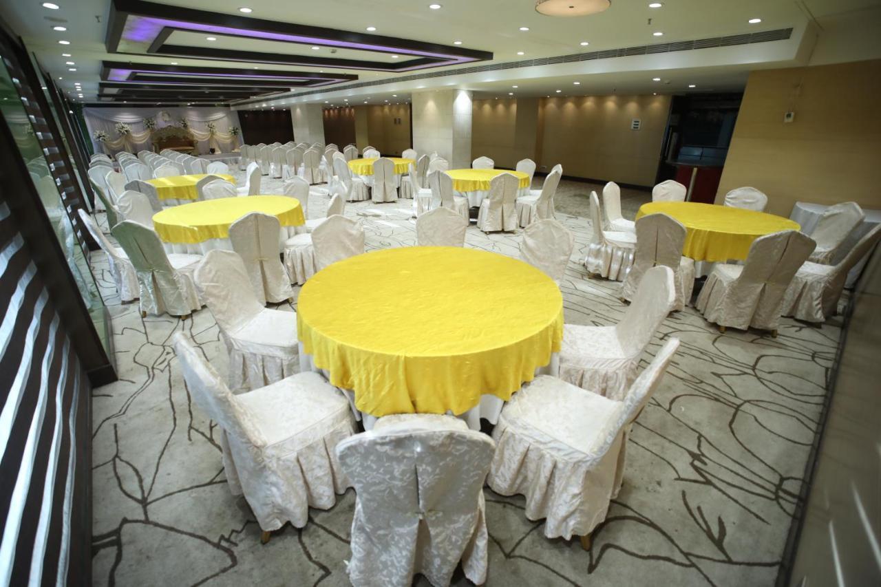 The Byke Suraj Plaza Pure Veg, Thane Buitenkant foto