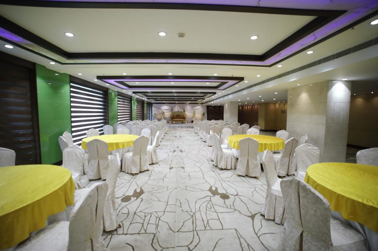 The Byke Suraj Plaza Pure Veg, Thane Buitenkant foto