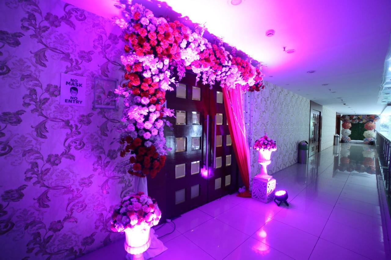 The Byke Suraj Plaza Pure Veg, Thane Buitenkant foto