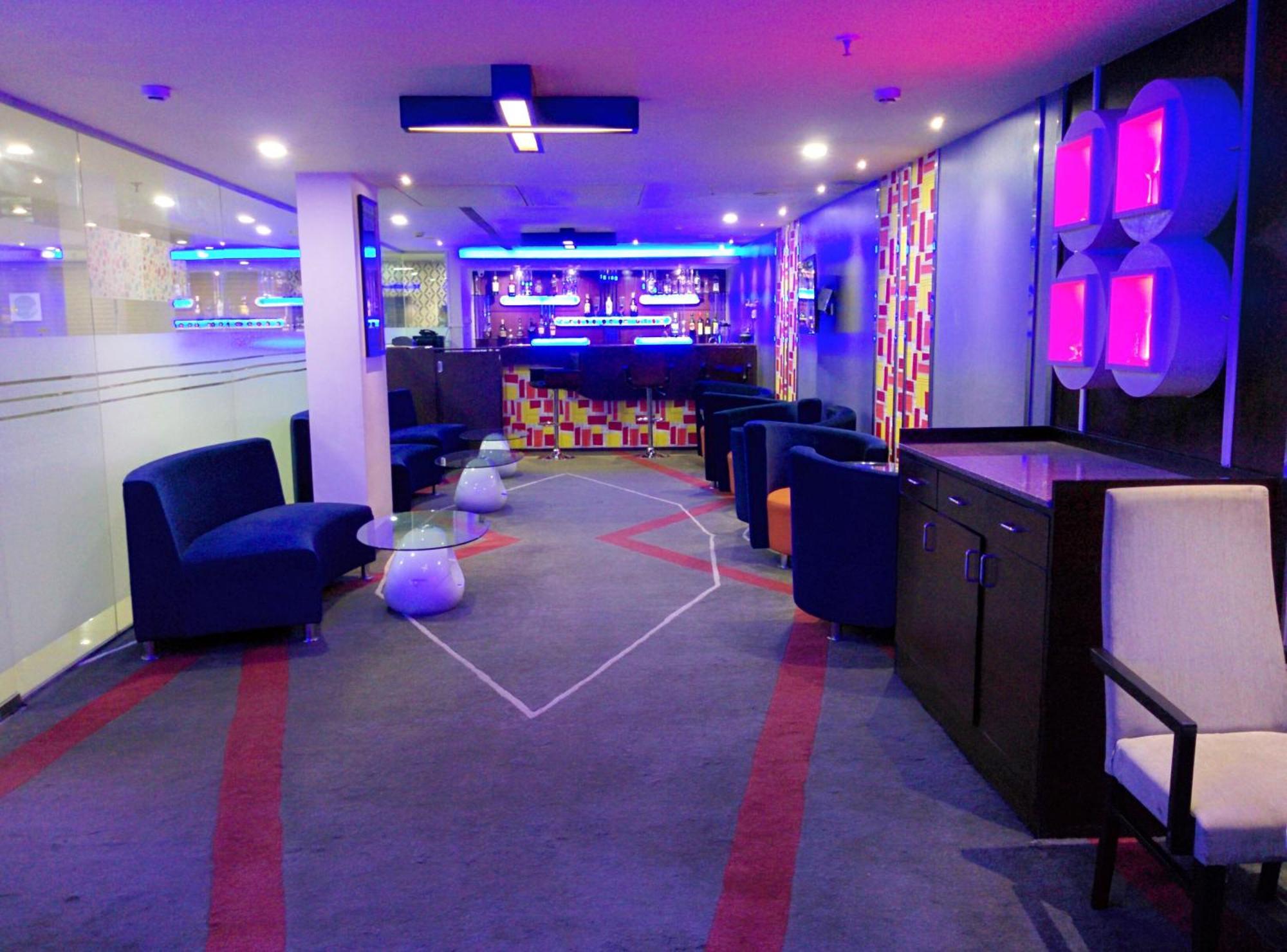 The Byke Suraj Plaza Pure Veg, Thane Buitenkant foto