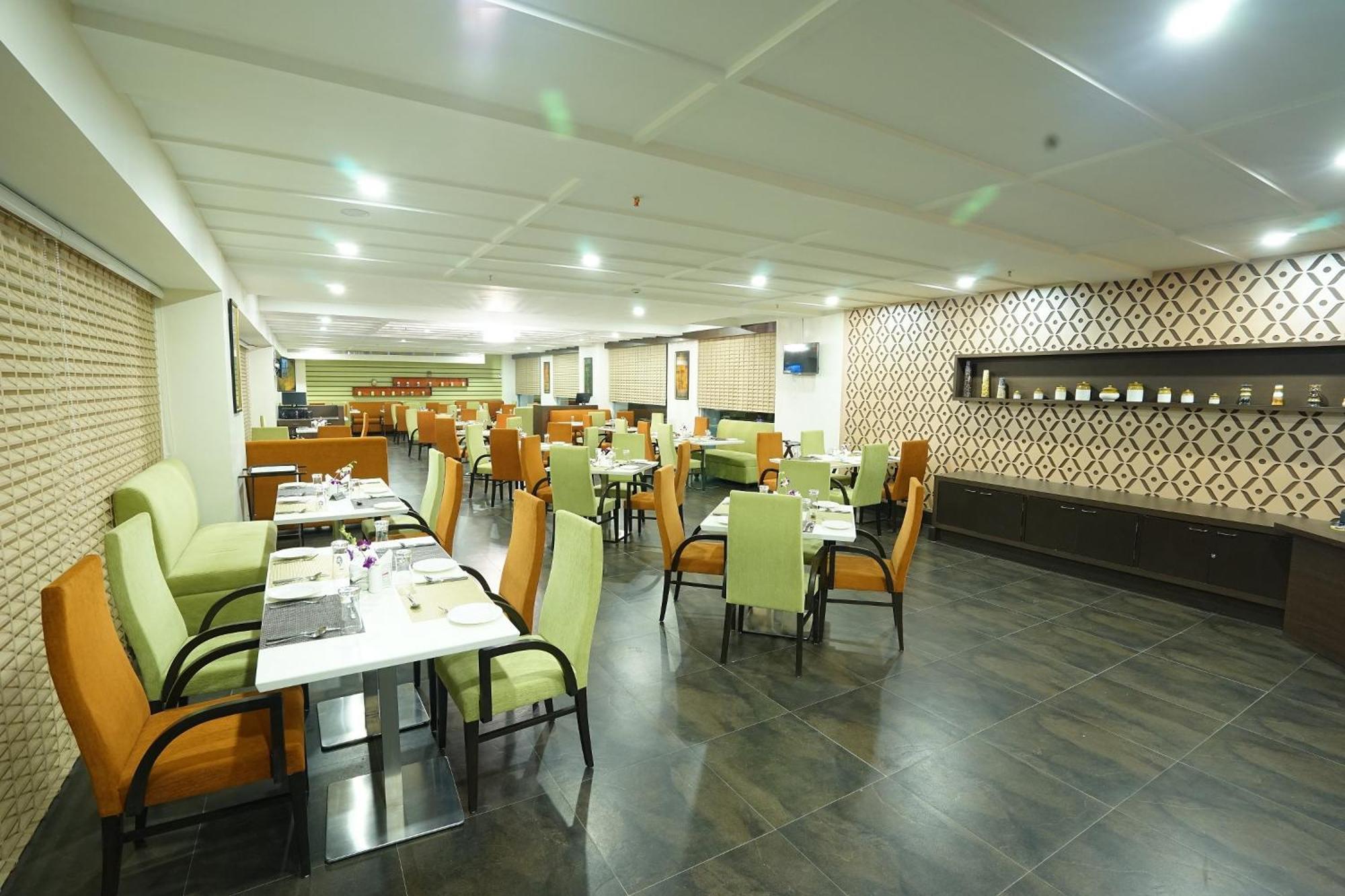The Byke Suraj Plaza Pure Veg, Thane Buitenkant foto