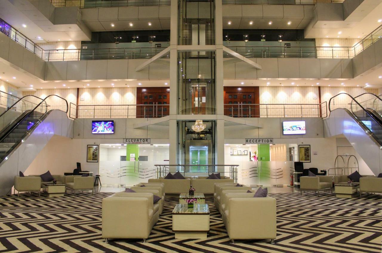The Byke Suraj Plaza Pure Veg, Thane Buitenkant foto