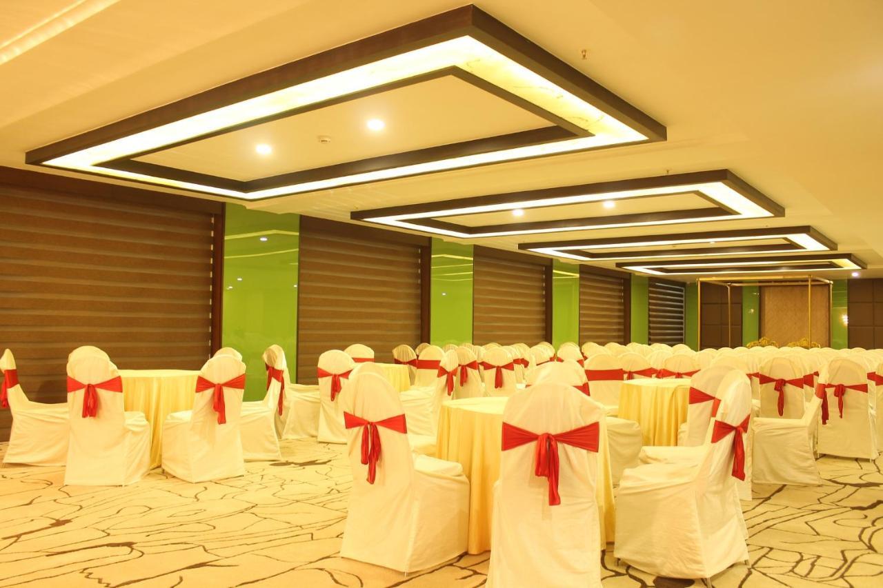 The Byke Suraj Plaza Pure Veg, Thane Buitenkant foto